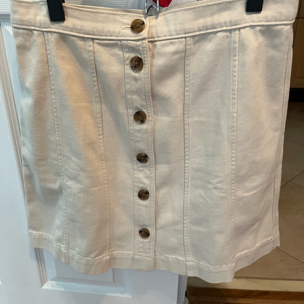 Banana Republic cotton/canvas button front mini skirt size 8.